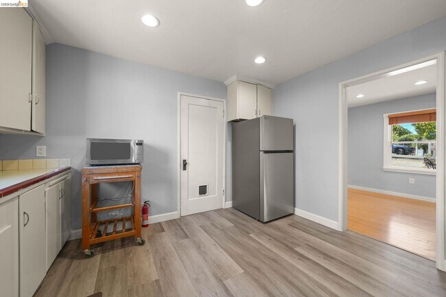 Building Photo - 7850 Crest Ave
