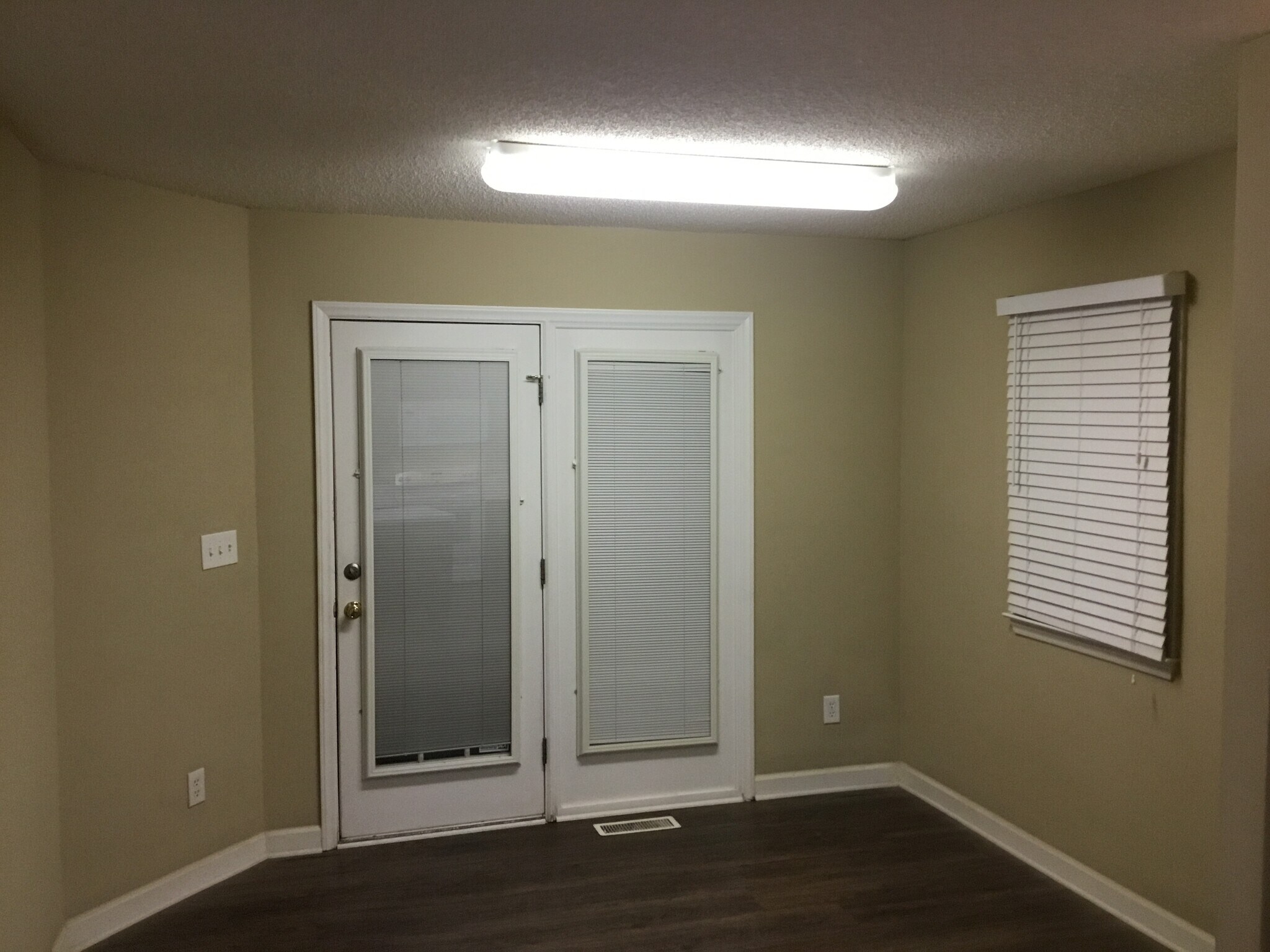 Building Photo - 1143 Sequoia Dr