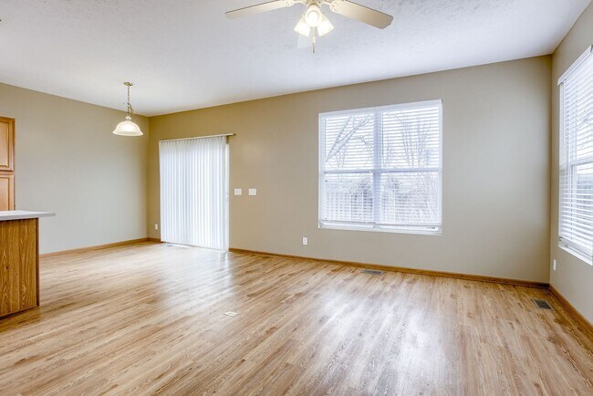 Building Photo - Spacious 4 Bedroom In Gretna!!