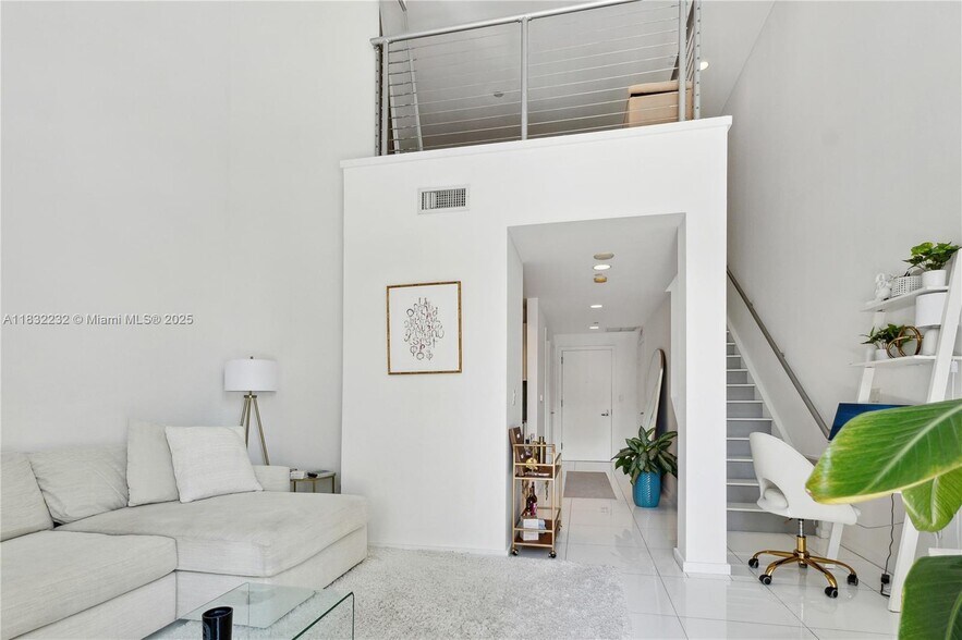 Primary Photo - 1050 Brickell Ave