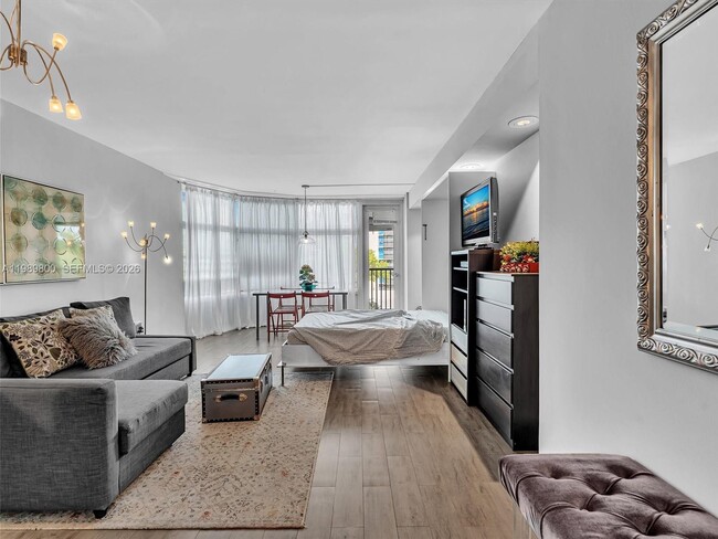 Building Photo - 3375 N Country Club Dr