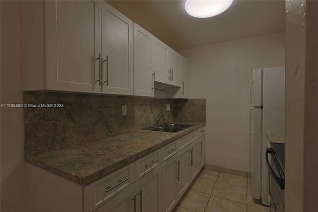 Building Photo - 7230 Fairway Dr