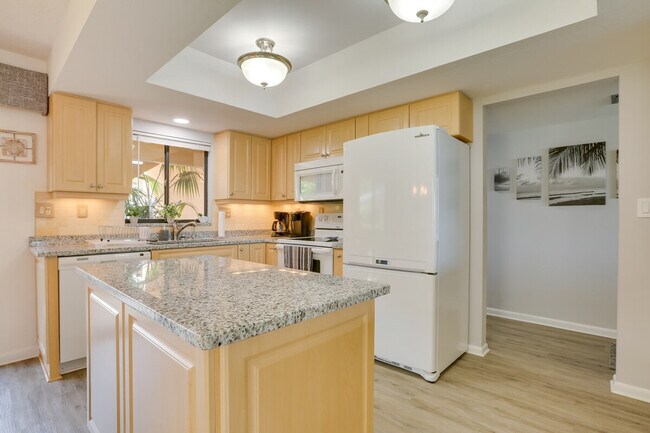 Building Photo - 3722 SE 12th Ave