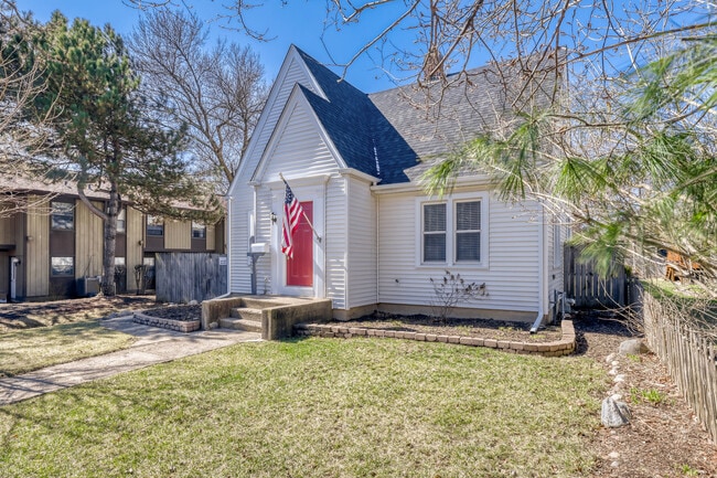 Building Photo - 626 N Hough St