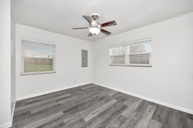 Building Photo - 4210 Toftoy Dr SW