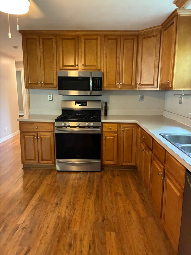 Building Photo - Charming ranch in beach community