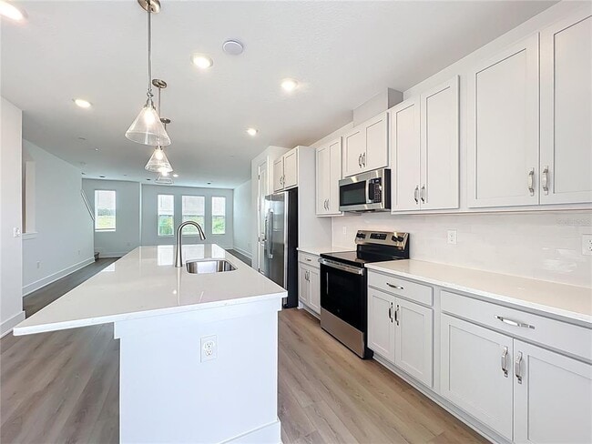 Building Photo - 15465 Hamlin Pk Dr