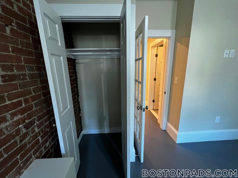 Building Photo - 36 High St