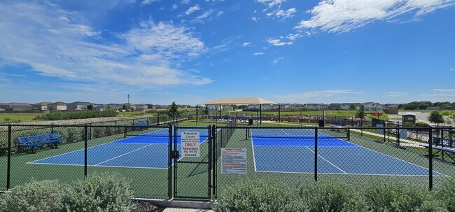Building Photo - Townhome With Fenced Yard, Neighborhood Pickleball Court, Dog Park, Yard Maintenance Paid