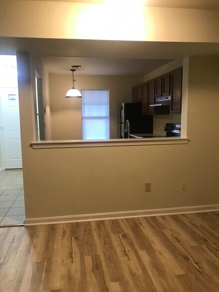 Building Photo - 2105 Wexford Rd