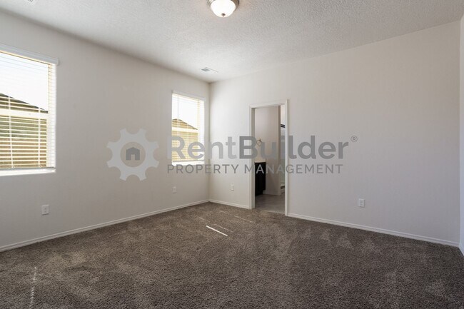 Building Photo - ***LEASE PENDING PLEASE APPLY AT YOUR OWNE DISCRETION***