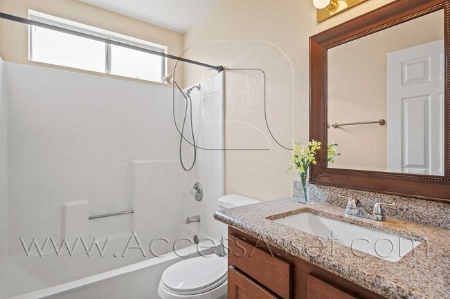 Building Photo - 32440 Beechwood Ln