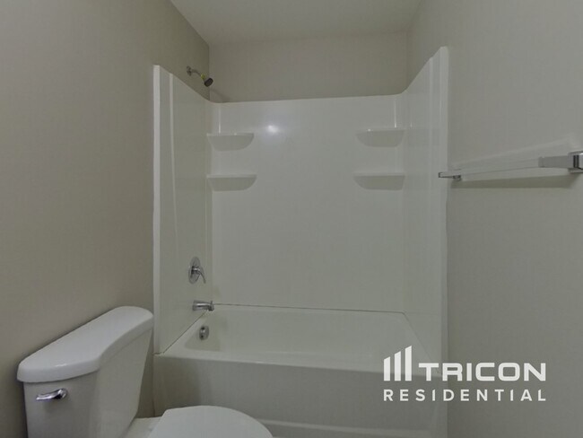 Building Photo - 6613 Pennacook Dr