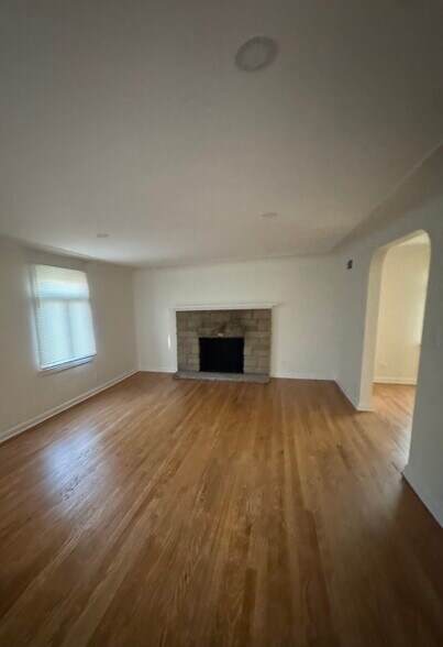 Building Photo - 40 Alburn Dr