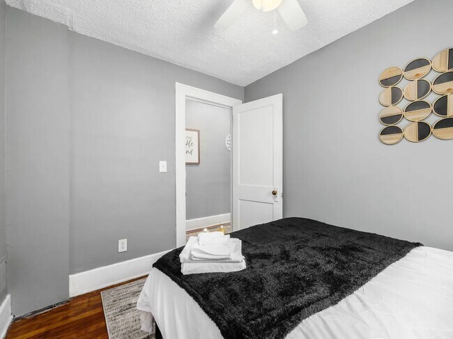 Building Photo - 363 E Gates St