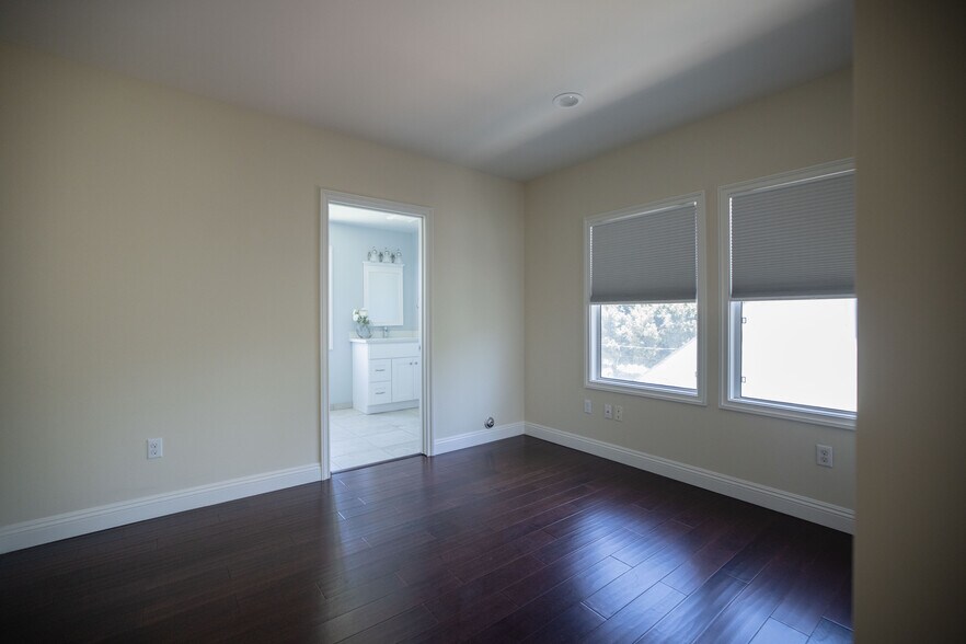 Building Photo - 907 Westchester Pl