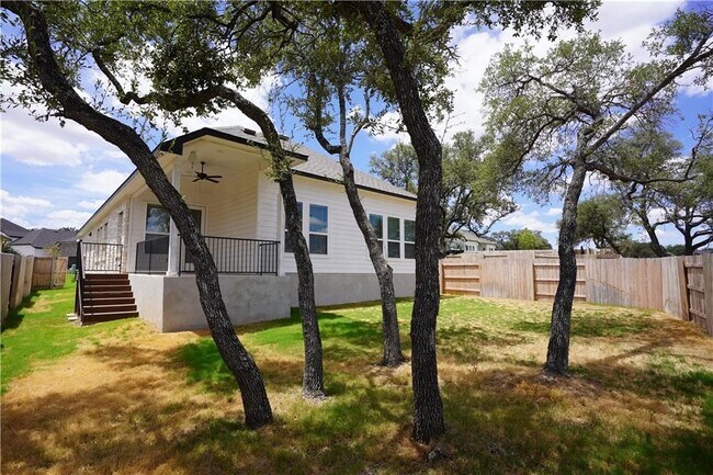 Building Photo - 621 Pinnacle View Dr