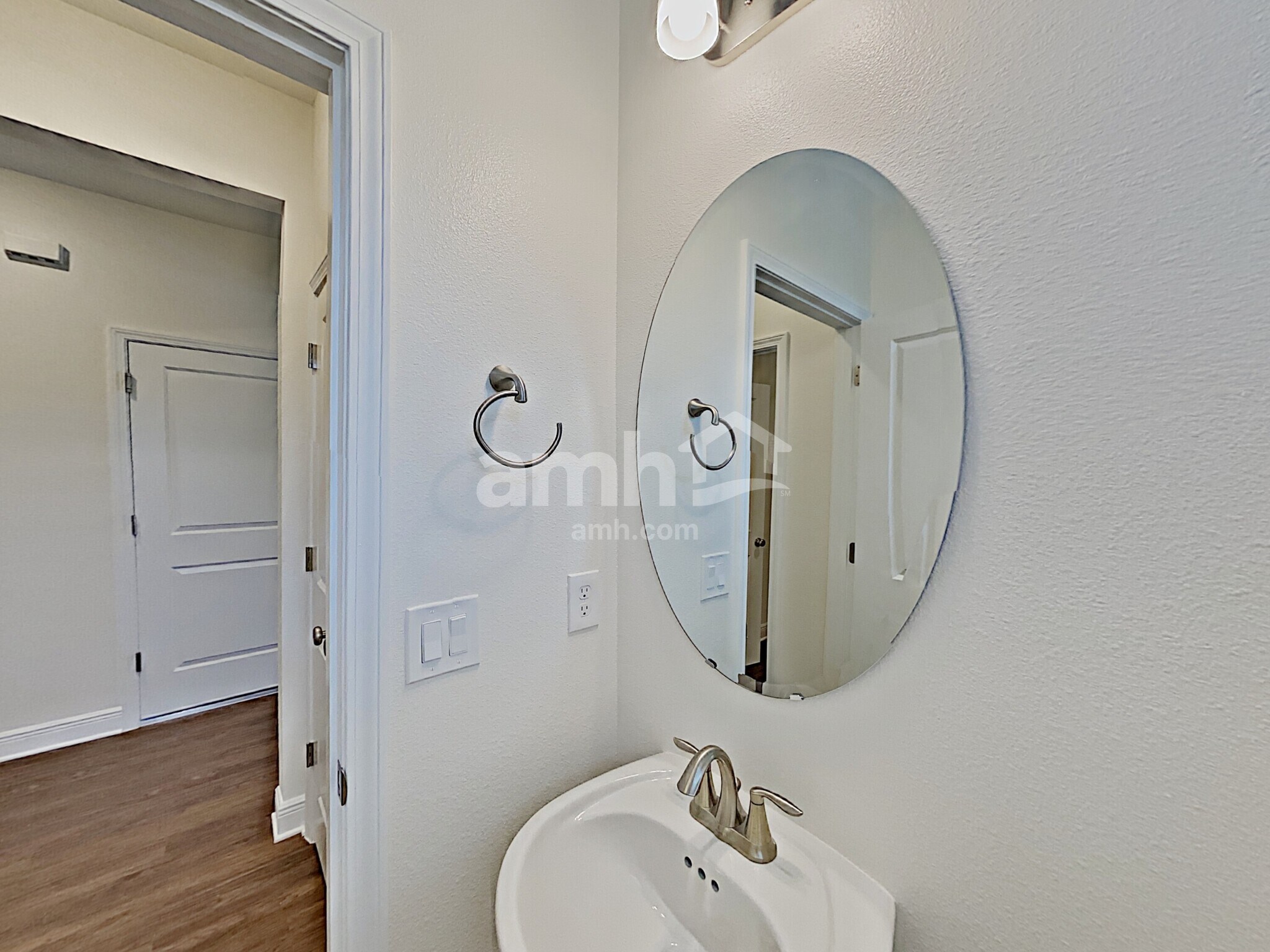 Building Photo - 707 Zarabrooke Ct