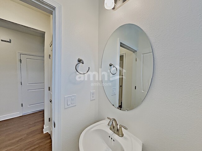 Building Photo - 707 Zarabrooke Ct