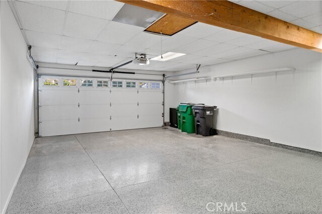 Building Photo - 6 Saros