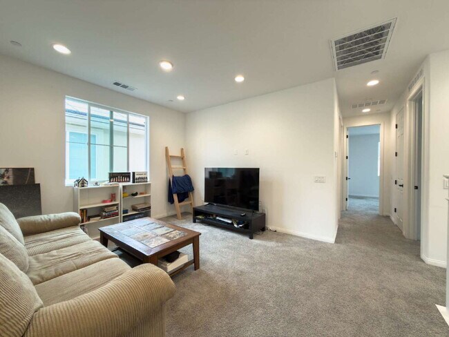 Building Photo - Spacious 4-Bed, 3-Bath Retreat on Malalenca Road in the Harvest Subdivision!