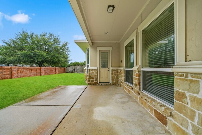 Building Photo - 33 Combwell Garden