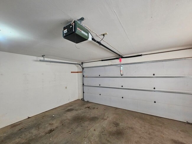 Building Photo - 3Bd/2Ba Single Story Home-For viewing!