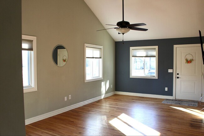 Building Photo - Cozy 2-bed, 1-bath Home in Downtown Auburn...