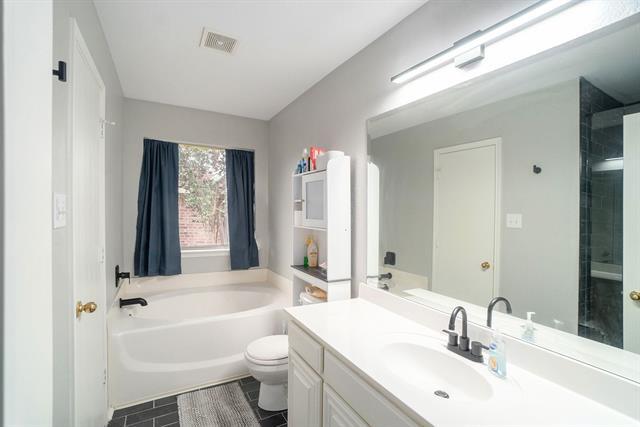 Building Photo - 2808 Wakecrest Dr