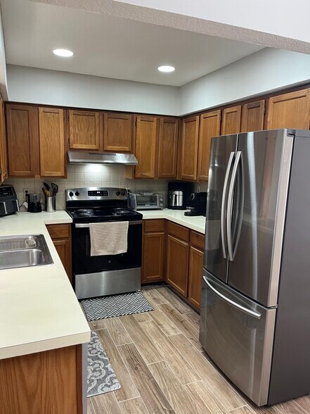 Kitchen - 4114 Woodlark Dr