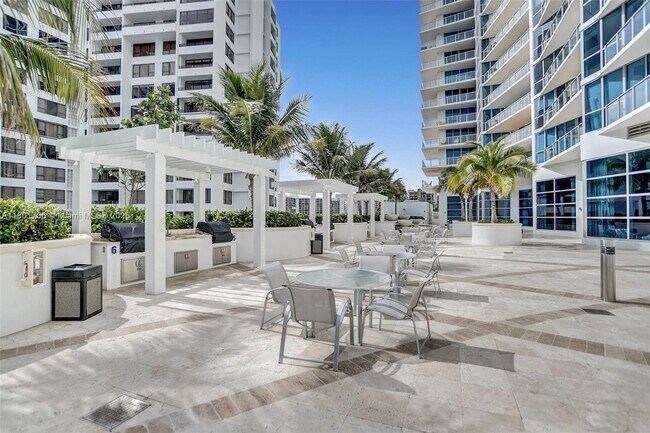 Building Photo - 3101 S Ocean Dr