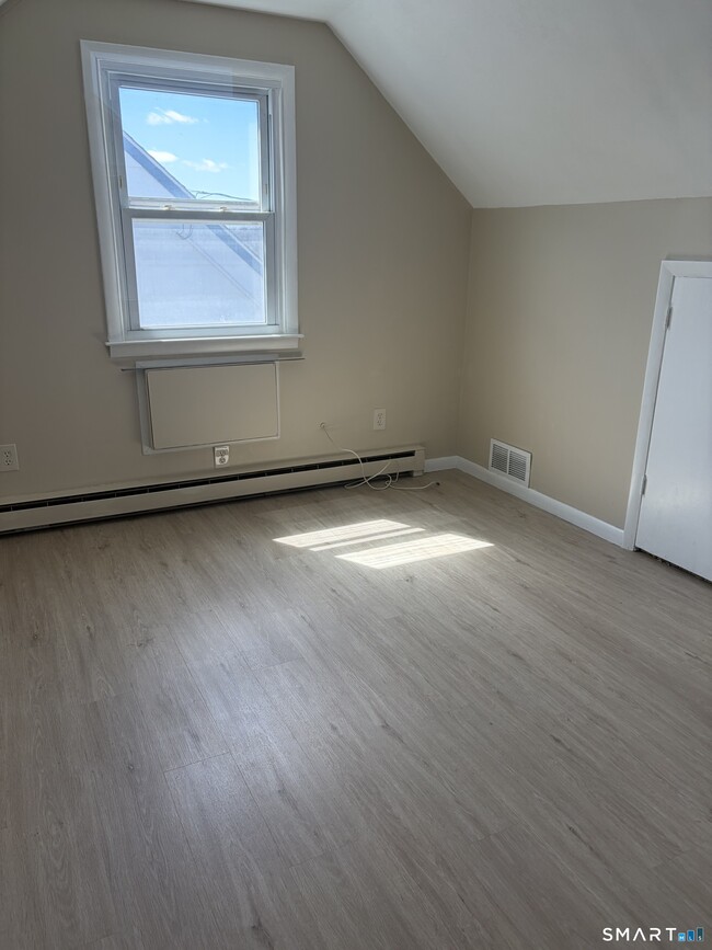 Building Photo - 123 Longview Ave