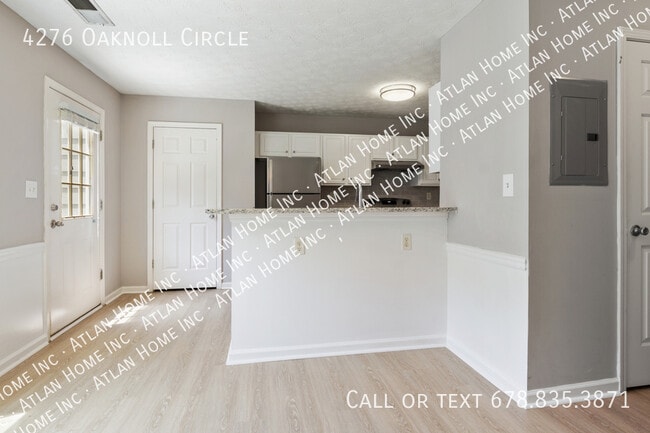 Building Photo - 4276 Oaknoll Cir