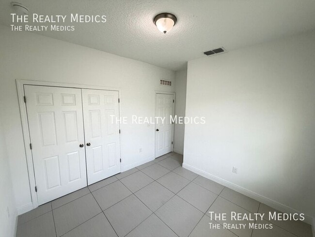 Building Photo - 2481 San Filippo Dr SE