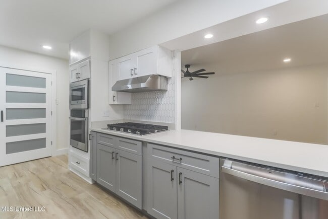 Building Photo - 175 St Charles Ave