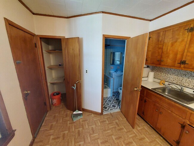 Building Photo - 168 Orient St
