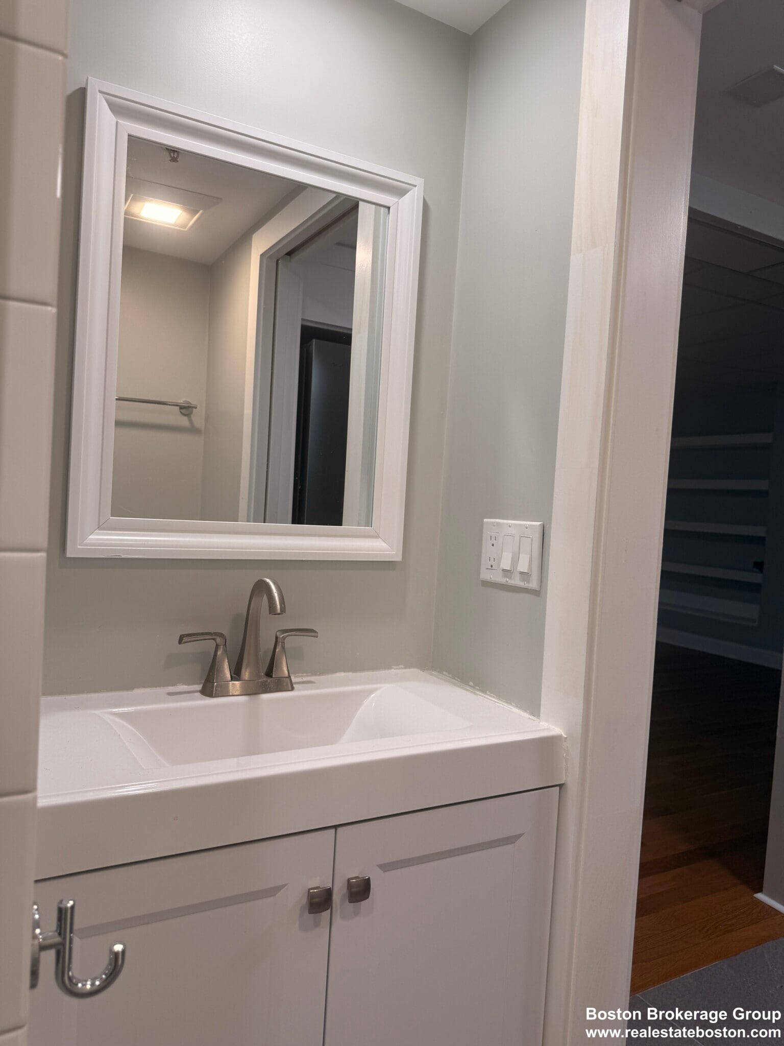 Building Photo - 857 Beacon St