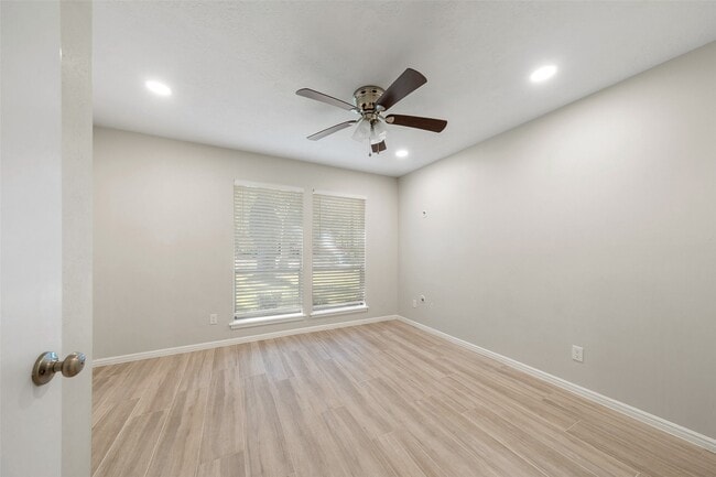 Building Photo - 1912 Foxtail Pl