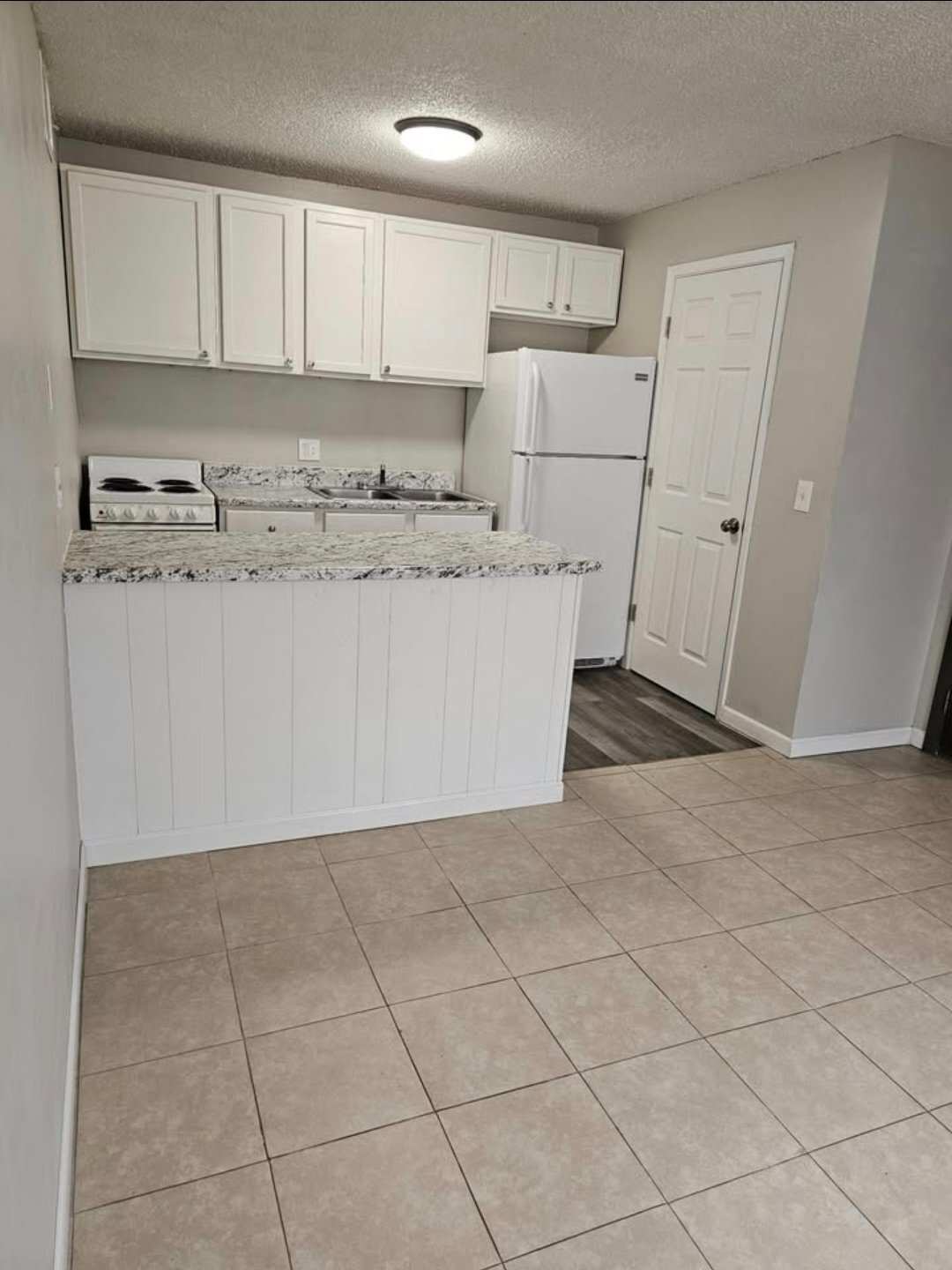 Building Photo - 815 S Emporia St