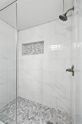 Building Photo - 606 Bellaire Dr