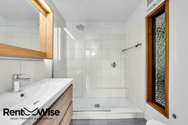 Building Photo - 130-136 Mullen Ave