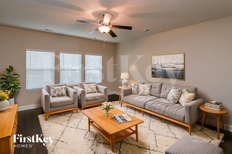 Building Photo - 9147 Marion Oaks Dr