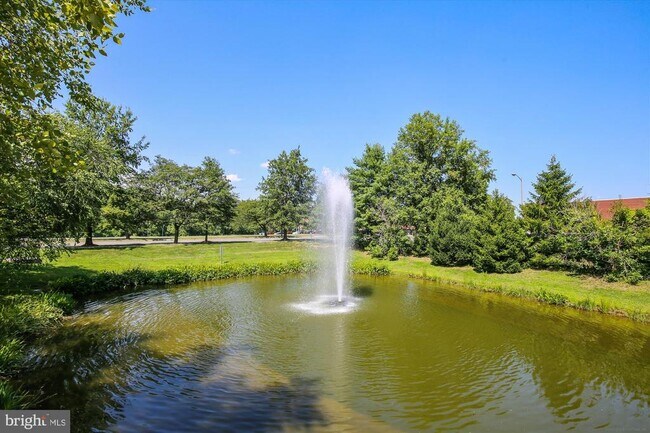 Building Photo - 4860 Eisenhower Ave