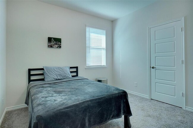 Building Photo - 2325 Brightstone Dr