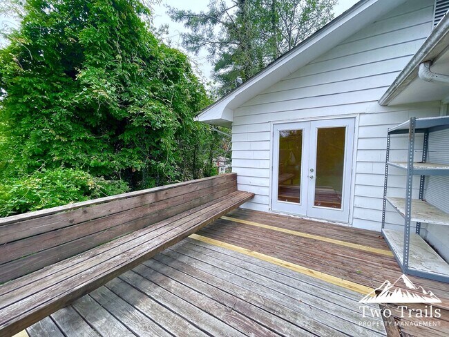 Building Photo - CHARMING 2/1.5 NEAR DOWNTOWN - WALKING DISTANCE TO PARDEE