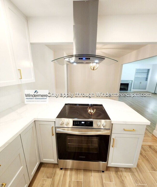 Building Photo - Fully Renovated Home in Arden Park! Available Now!!!