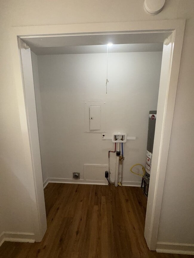 Building Photo - 4049 Norwood Dr