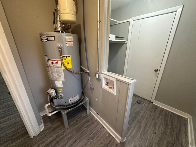 Building Photo - 6432 Tulip Rd