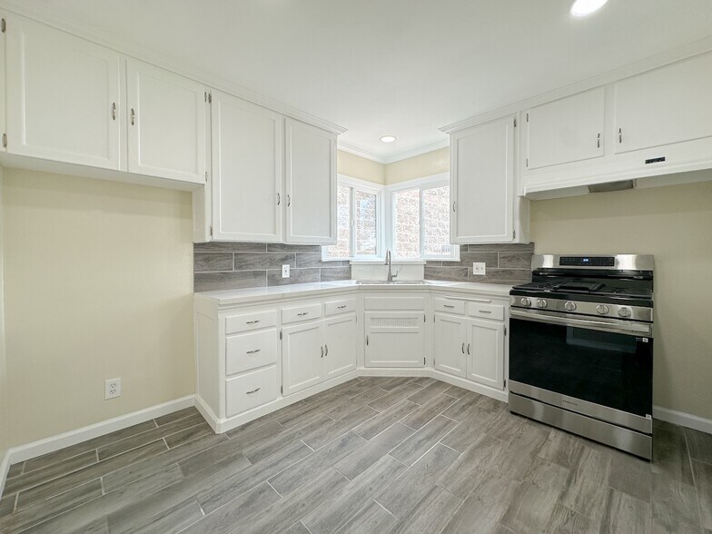 Building Photo - 4520 Marine Ave