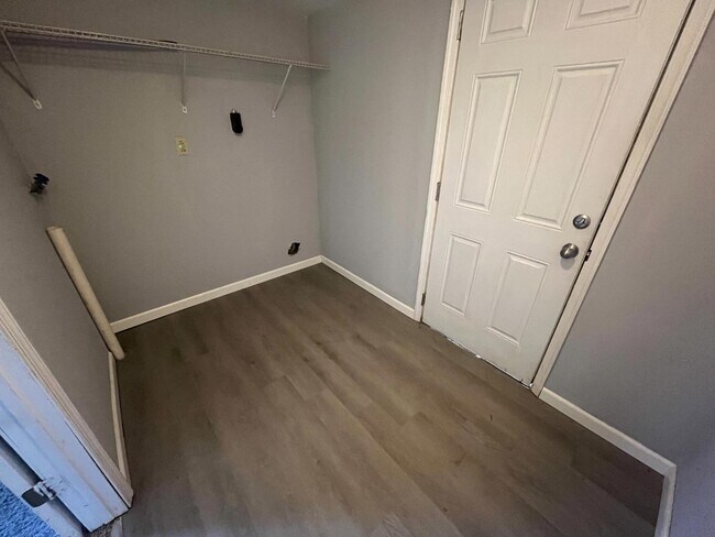 Building Photo - 800 Spring St